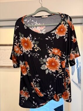 Viamor Black Short-Sleeve Floral Tee in Orange Bloom